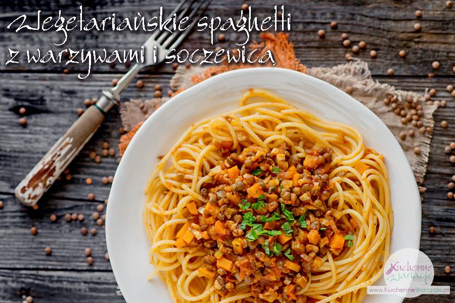 Wegetariańskie spaghetti z warzywami i brązową soczewicą