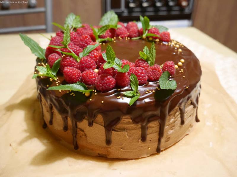 Drip cake (tort czekoladowo-śmietanowo-malinowy)
