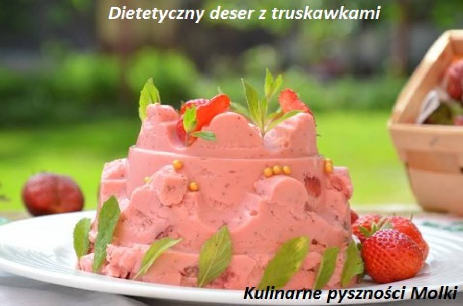 dietetyczny deser z truskawkami