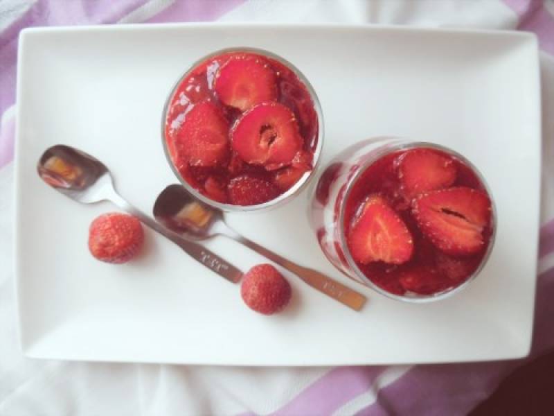 Pudding ryżowy z chia i truskawkową frużeliną