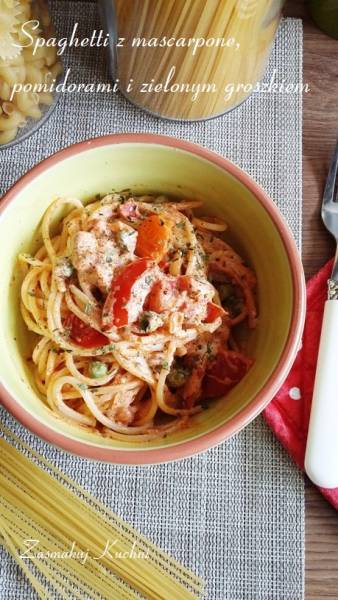Spaghetti z mascarpone, pomidorami i zielonym groszkiem
