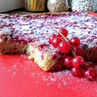 Ciasto jaglane z czerwoną porzeczką