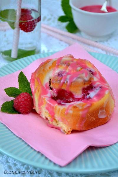 Drożdżówki malinowe – Raspberry Sweet Rolls