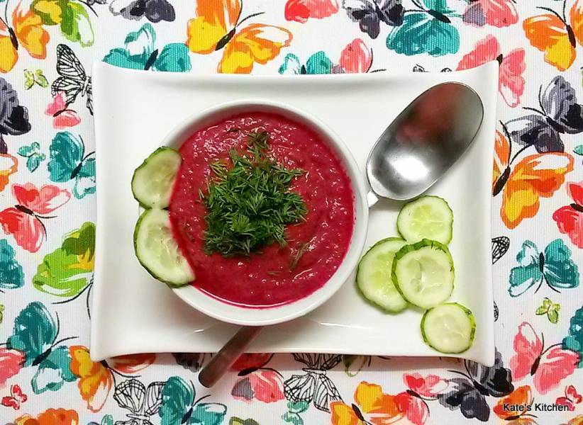 Czerwony chłodnik warzywny – idealny na upały