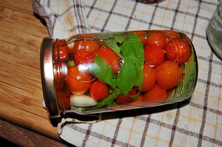 Pomidorki koktajlowe w zalewie po włosku