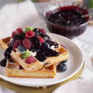 Gofry jagodowe ze słodkim twarożkiem / Blueberry waffles with sweet cream cheese