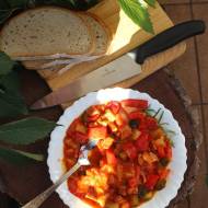 Leczo z pomidorami, papryką i kiełbasą