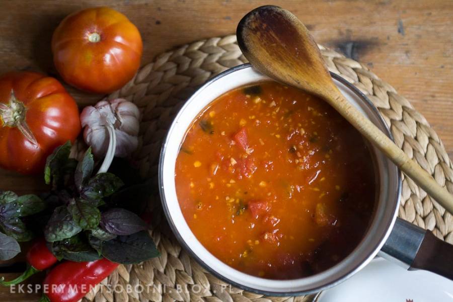 prosty sos pomidorowy ze świeżych pomidorów