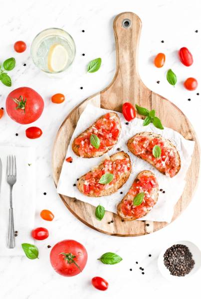 Bruschetta z mozzarellą i pomidorami