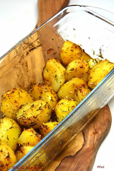 Pieczone ziemniaki z tymiankiem i rozmarynem