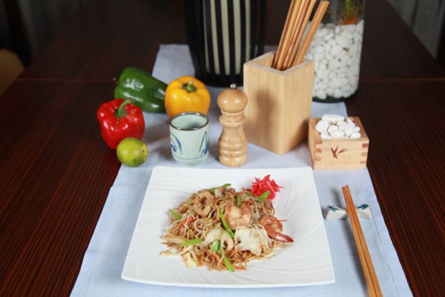 Ryż to podstawa kuchni azjatyckiej. Poznaj trzy przepisy na aromatyczne dania z ryżem