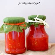 Domowe krojone pomidory w słoikach