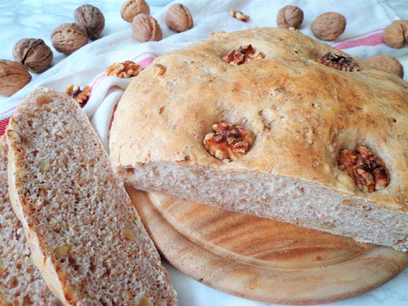 Z cyklu: Domowe pieczywo - Chleb z orzechami włoskimi (Pane alle noci)