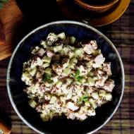 Sałatka z zielonych ogórków i szynki z czerwoną quinoą