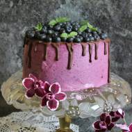 Tort jagodowo - borówkowy zawijany (w pionowe pasy)