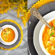 Zupa z soczewicą, świeżymi pomidorami, imbirem i makaronem