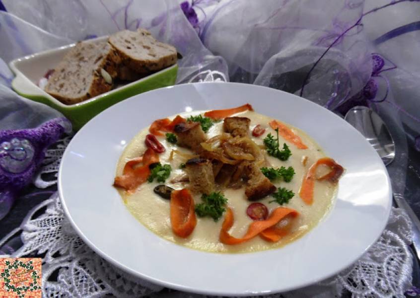 Biała zupa krem (Pietruszka,seler,ziemniaki)