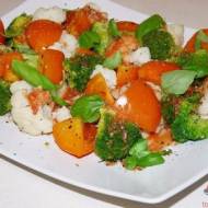 Sałatka z brokuła, kalafiora i pomidorów – dieta dr Dąbrowskiej