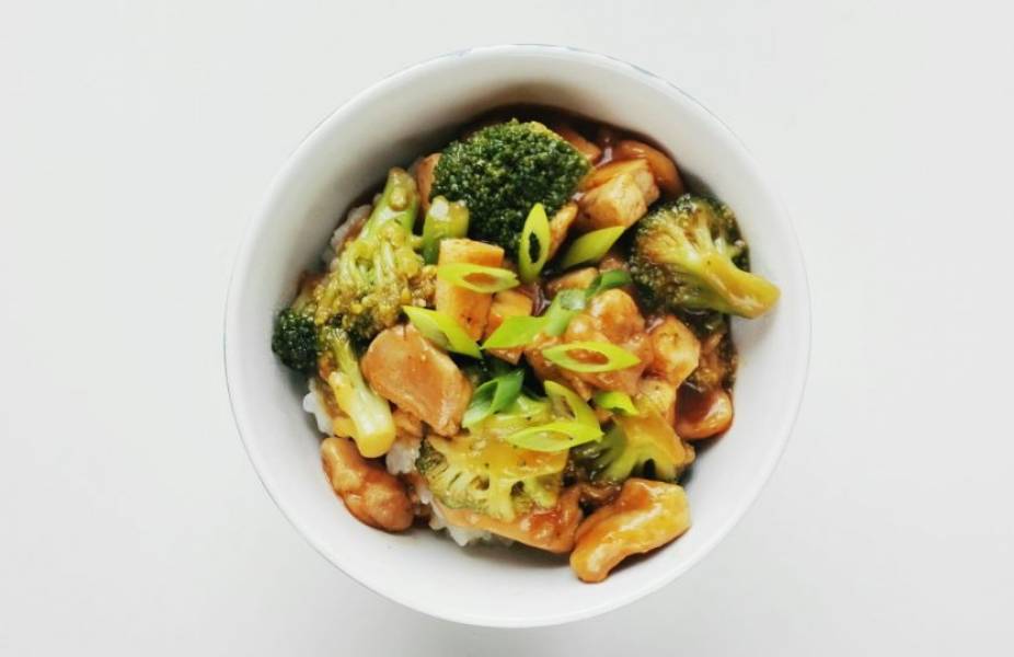 Stir-fry z kurczakiem, tofu i brokułami