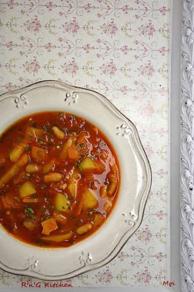 Zupa fasolowo-pomidorowa