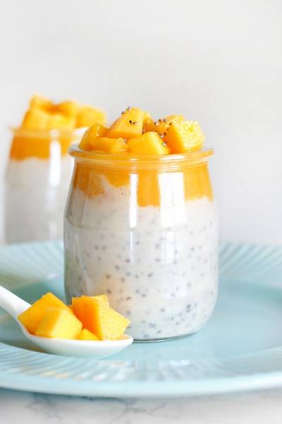 Bananowy pudding chia z musem z mango