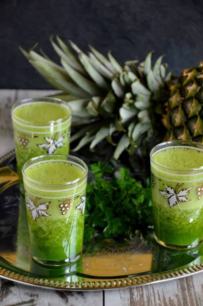 Zielony koktajl z ananasem