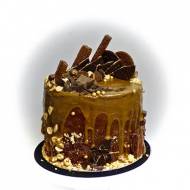 Czekoladowy tort urodzinowy z solonym karmelem