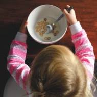 Domowe sposoby, by przekonać dziecko do jedzenia