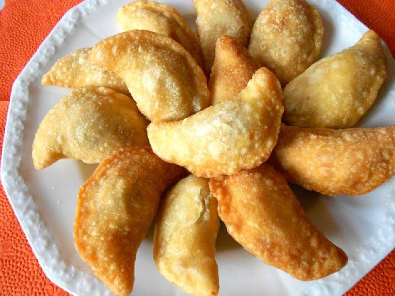 Pierogi smażone z farszem z kapusty i grzybów