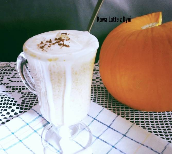 KAWA LATTE Z DYNI