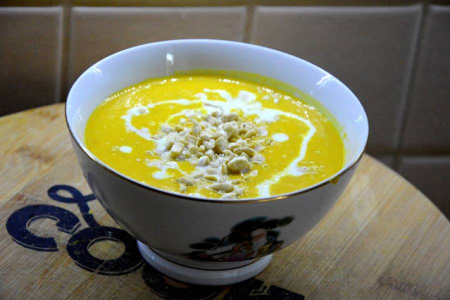 Złota zupa z dynią i kaszą jaglaną