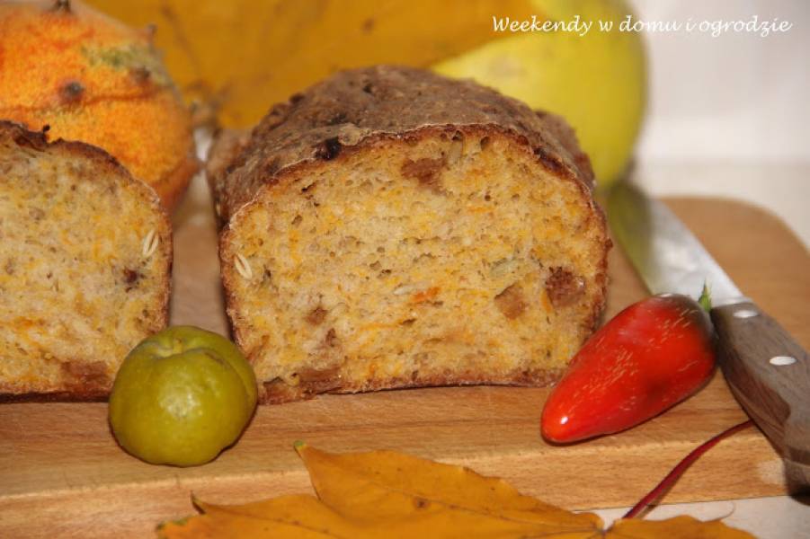 Jesienny chleb z dynią i figami w październikowej piekarni