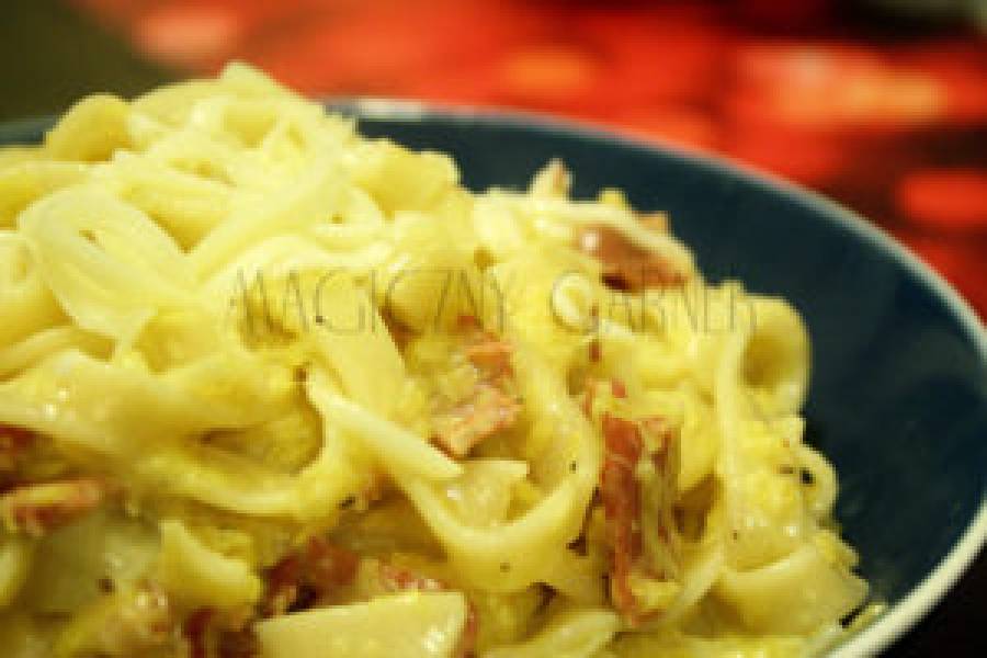 Tagliatelle w delikatnym sosie z prosciutto, dynią i pomarańczą