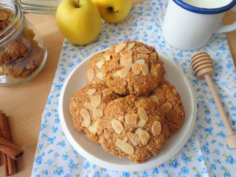 Z cyklu: Dla dzieci - Owsiane ciasteczka z jabłkami (Biscotti alle mele e fiocchi d'avena)