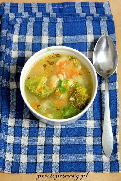 Wegańska zupa warzywna