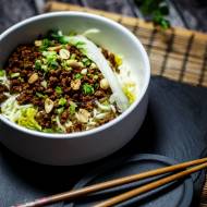 Dan dan noodles – makaron z wieprzowiną po syczuańsku