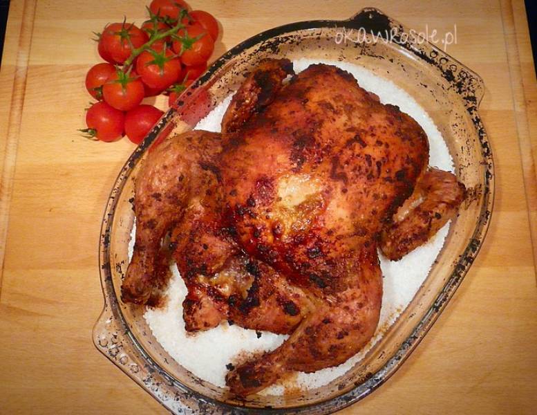 Soczysty kurczak pieczony na soli