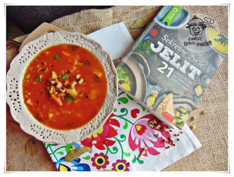 Śródziemnomorska zupa fasolowa inspirowana książką - Sekretne życie jelit...