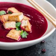 Zupa krem z buraka z tofu w pięciu smakach