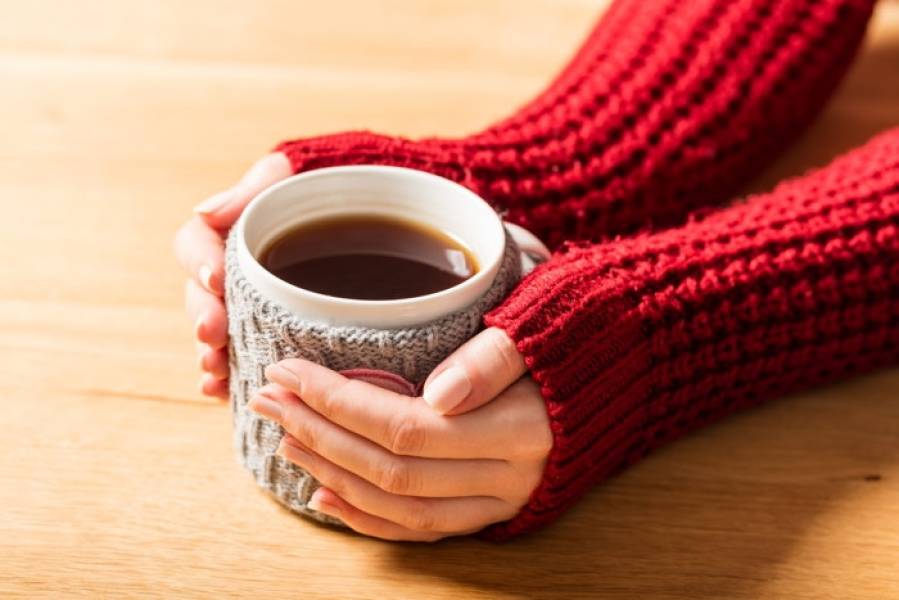 Herbata idealna na zimowe wieczory – jak przyrządzić rozgrzewającą herbatę?
