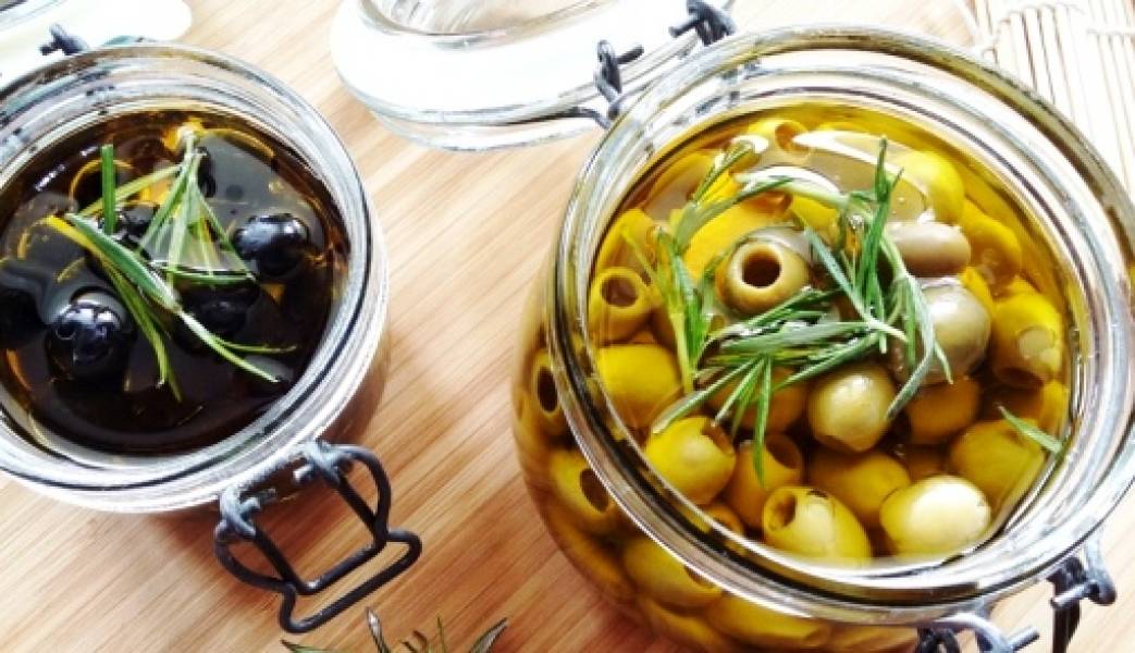 Oliwki w zalewie z oliwy w rozmarynie i czosnku