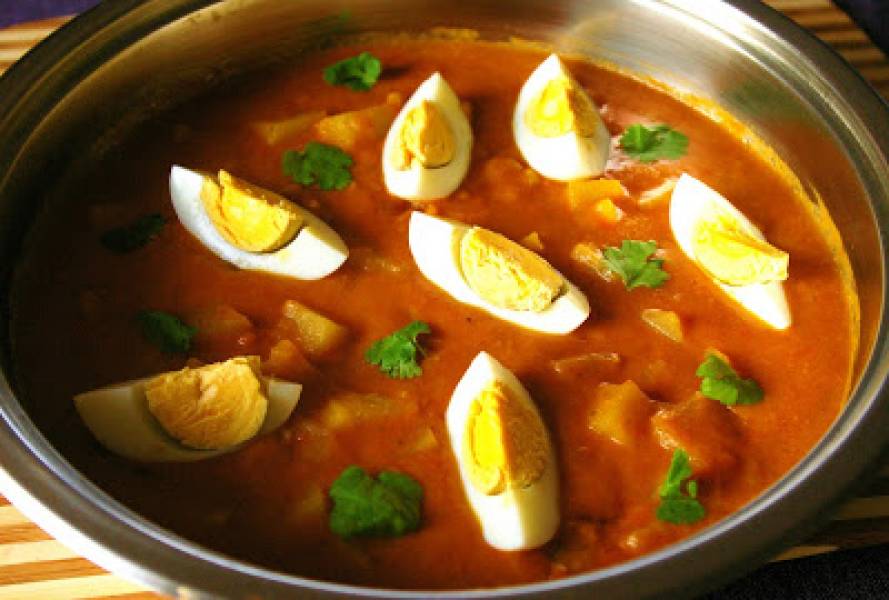 Bombajskie curry z ziemniakami i jajkami.
