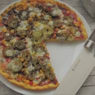 Pizza z kiszonym ogórkiem (bezglutenowa)