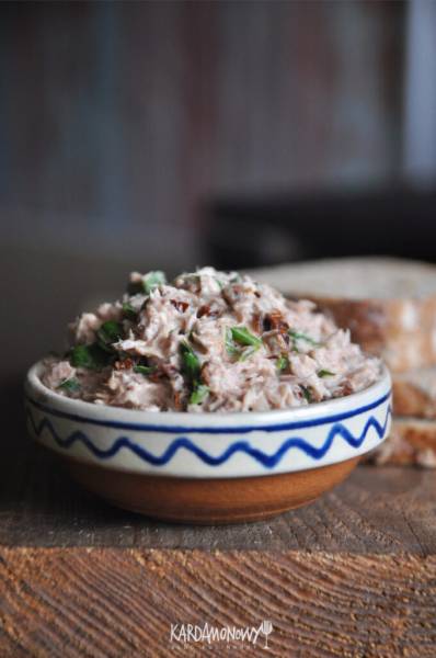 Pasta z tuńczykiem, rukolą i suszonymi pomidorami