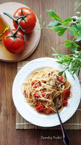 Spaghetti pomidorowe z rzeżuchą