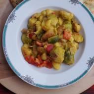 Curry z brukselką i ziemniakami