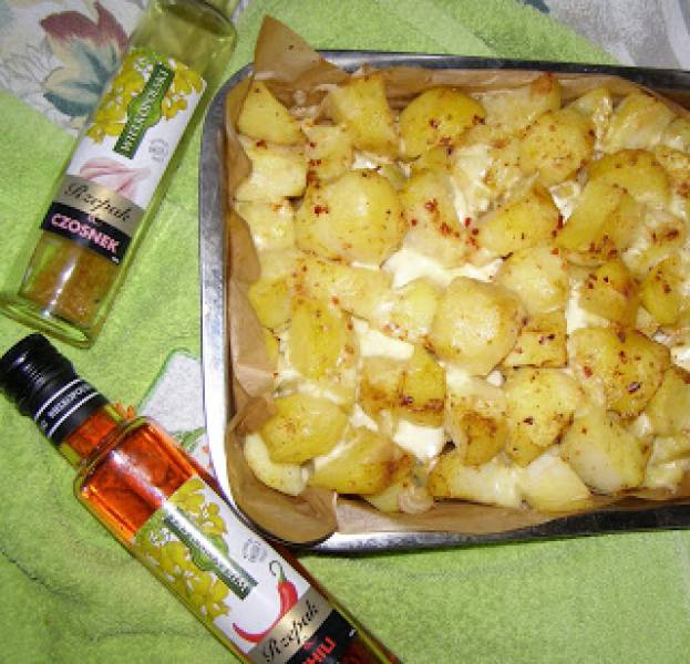 zapiekane ziemniaki z olejami smakowymi i mozzrellą...