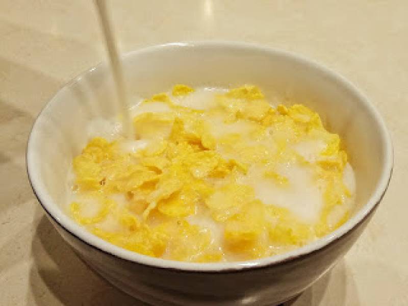 Płatki na mleku ryżowym - śniadanie na ciepło.