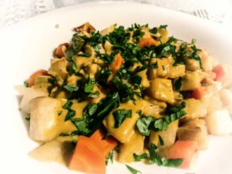 Pieczone warzywa z sosem curry