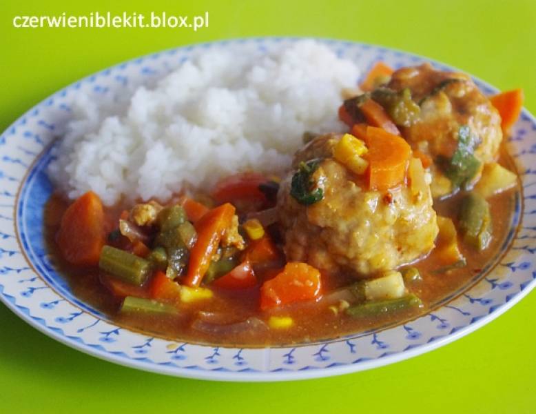 Pulpety wieprzowe w sosie curry z warzywami